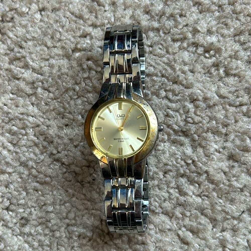 Q&Q women’s vintage two tone stainless steel quartz bracelet watch one size‎